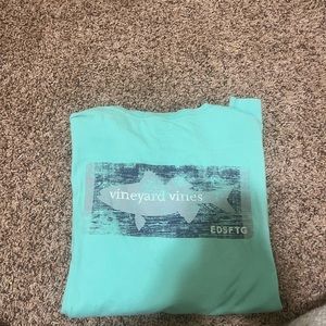 Men’s vineyard vines shirt